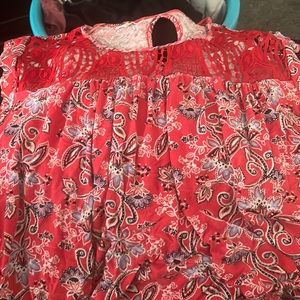 Cute flowy Maurice’s top